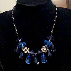 SALE 🔥Liz Claiborne necklace and earrings set